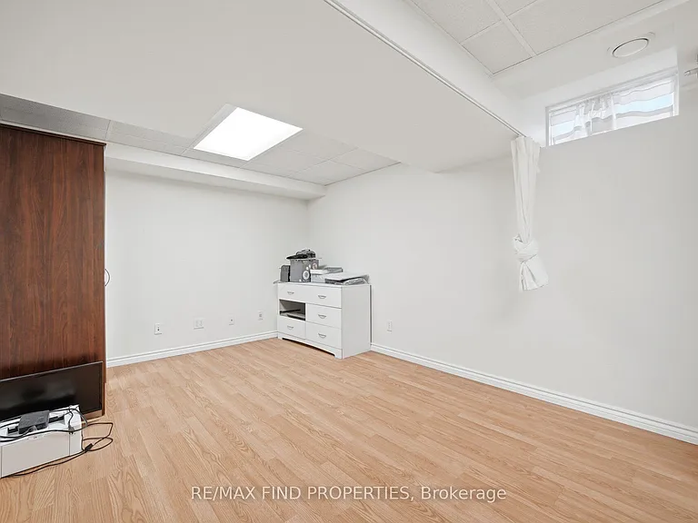 75 Harris Blvd — Photo 38