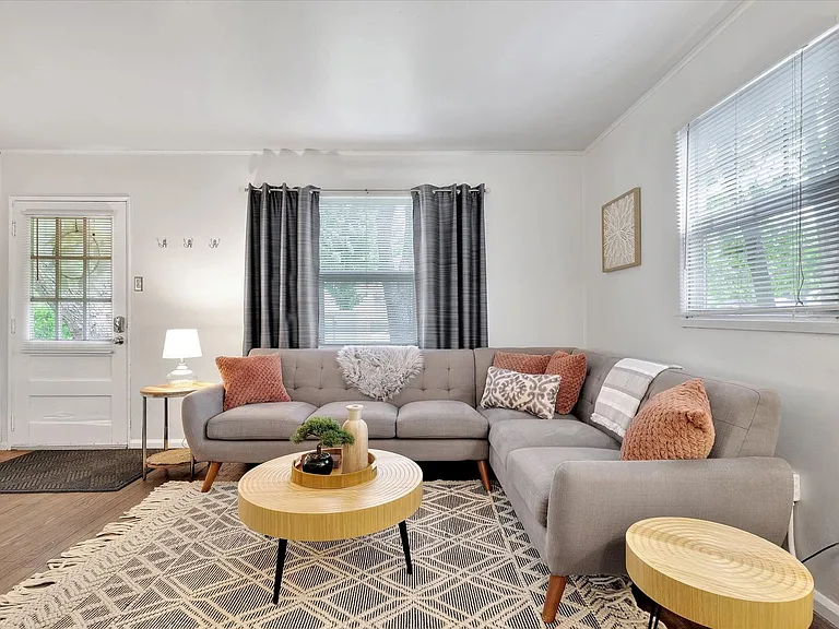 303 Hessel Blvd — Photo 11