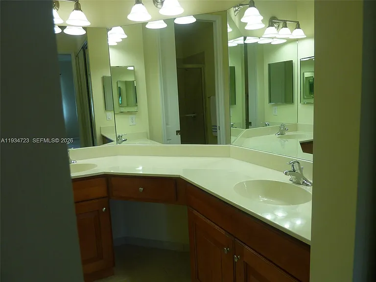 3500 Oaks Clubhouse Dr #308 — Photo 43