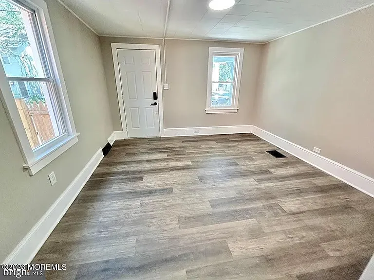 217 Wesley St — Photo 3