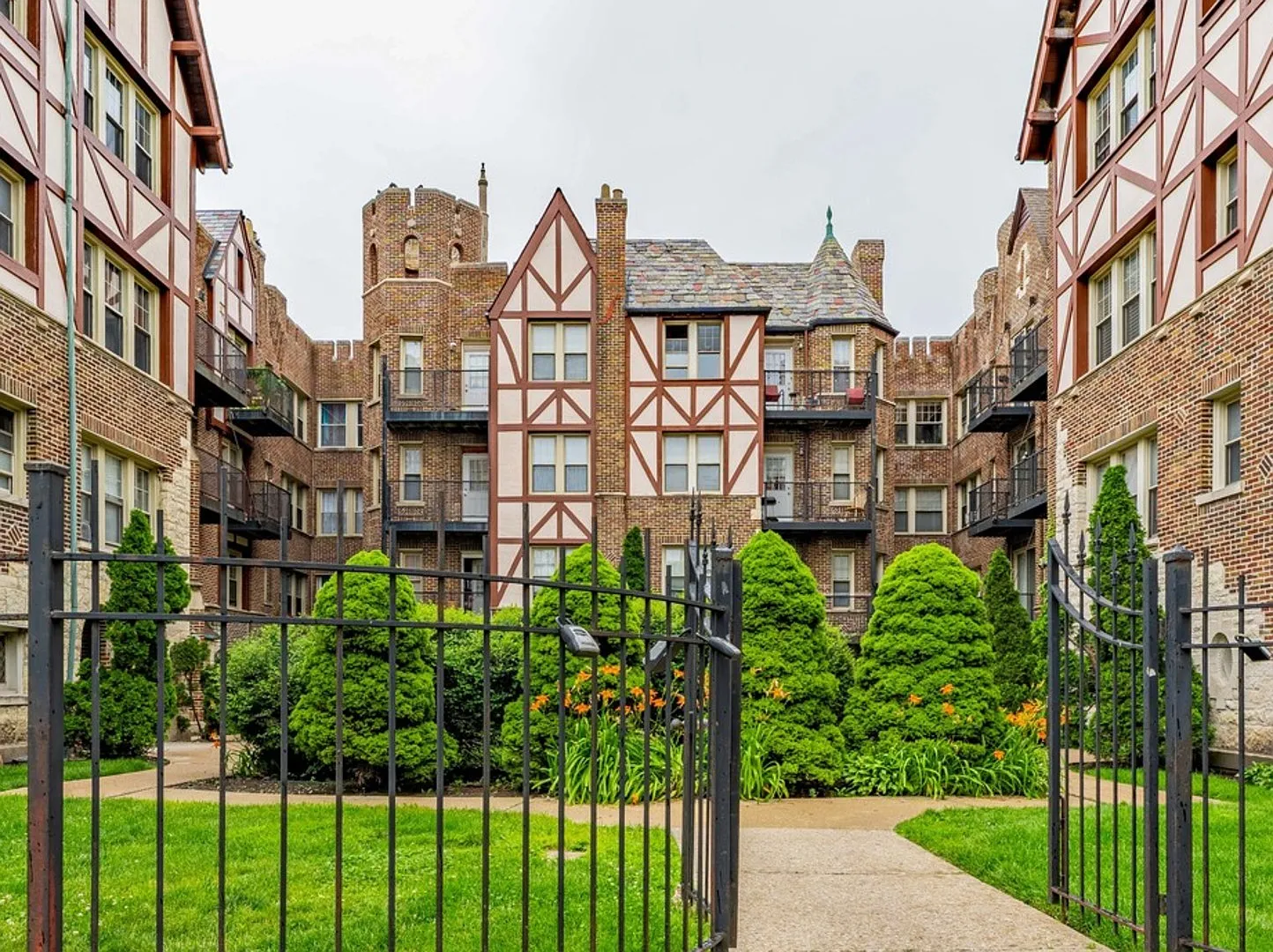 2 bed, 1100 sqft, $2,000 — Photo 1