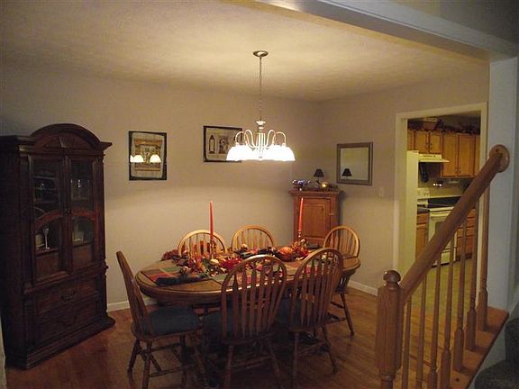 3rd image of 1461 Red Barn Way