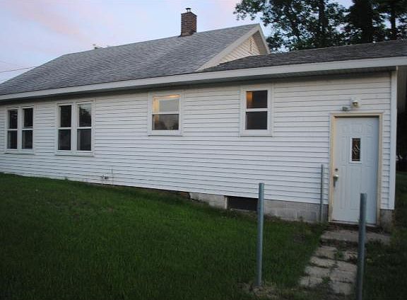 3rd image of 306 Wollan St