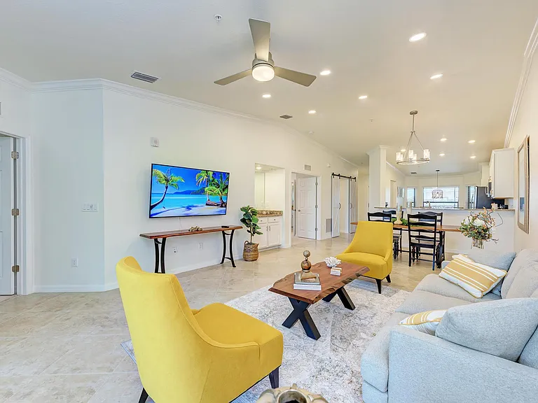 5558 Palmer Cir #206 — Photo 3