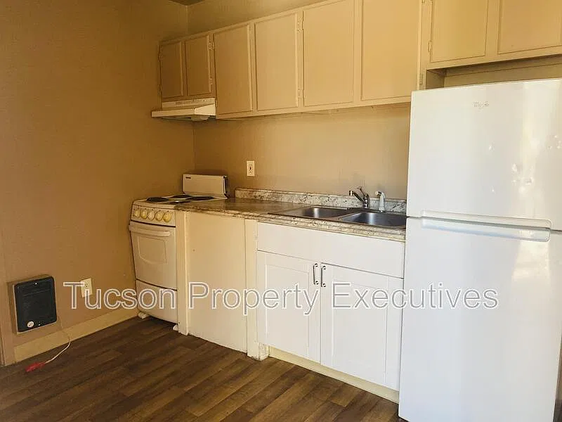 1 bed, 1.0 bath, 450 sqft, $650 — Photo 1