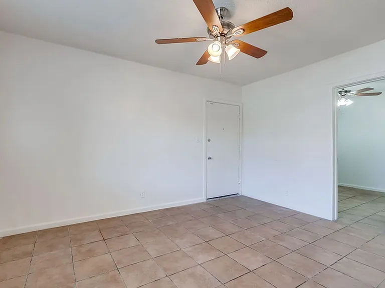 2419 S. Ridgeley Dr — Photo 9