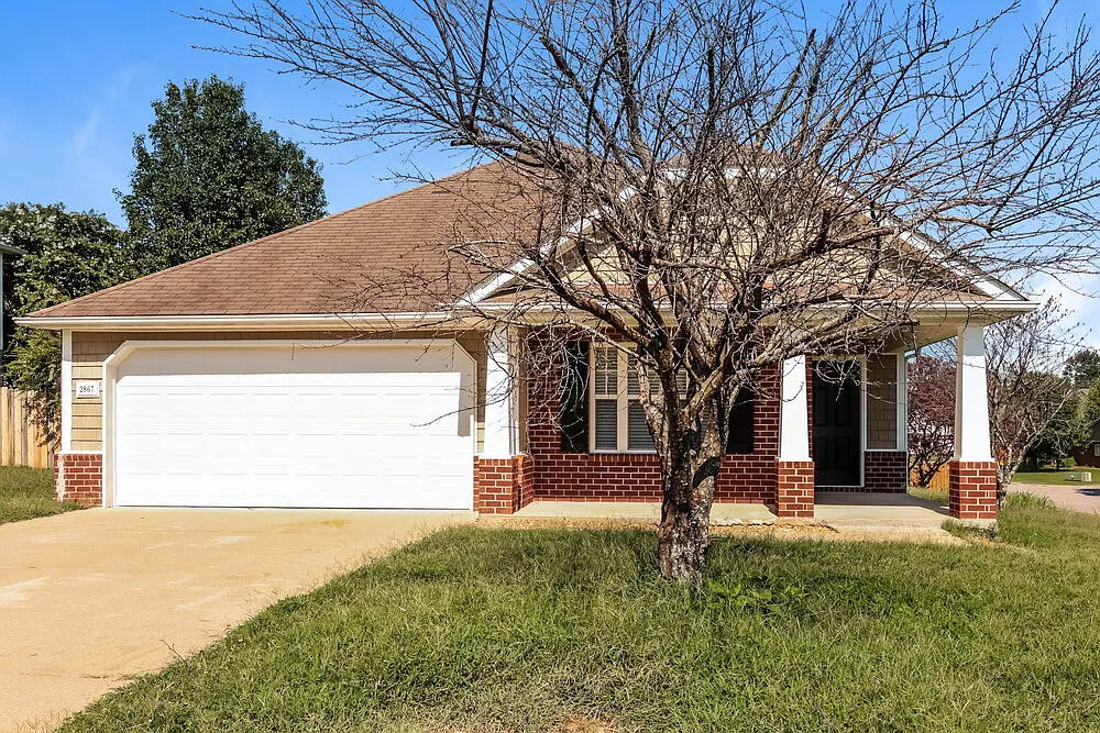 3 bed, 2.0 bath, 1679 sqft, $2,255 — Photo 1