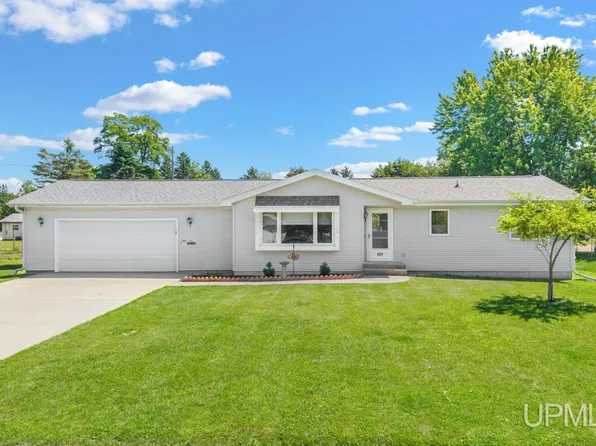 421 Grant St, Kingsford, MI 49802