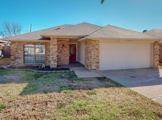 6301 Lotus Dr, Arlington, TX 76001