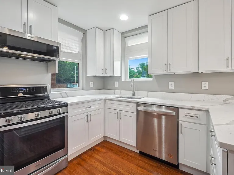 2615 Otis St NE — Photo 16