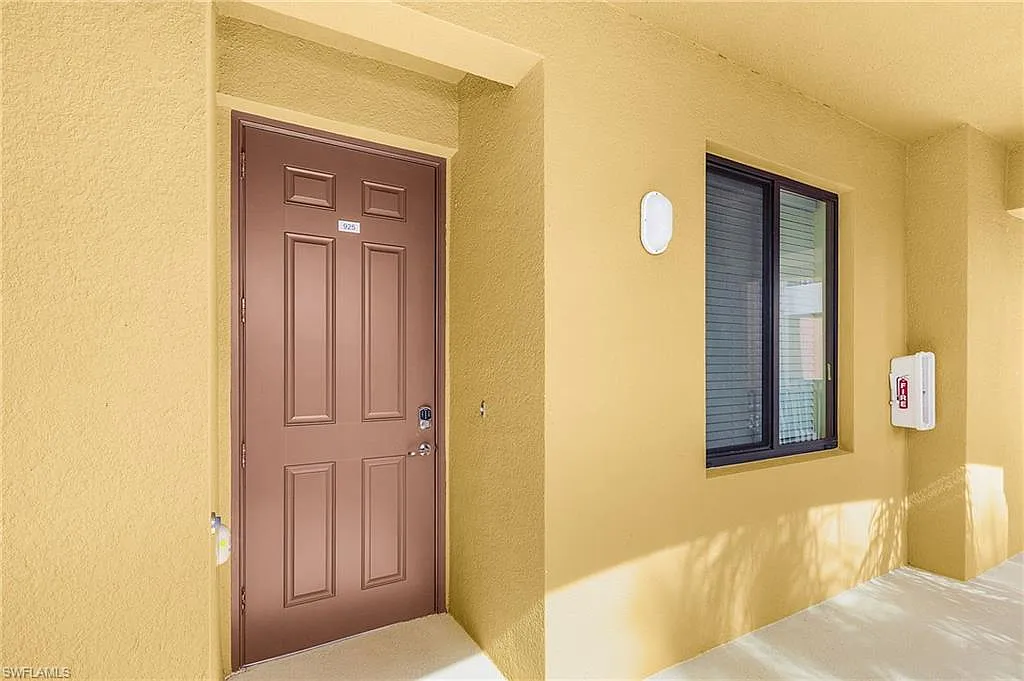 2 bed, 2.0 bath, 1122 sqft, $6,000 — Photo 3