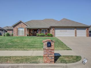 919 Willow Creek Dr, Bartlesville, OK 74006
