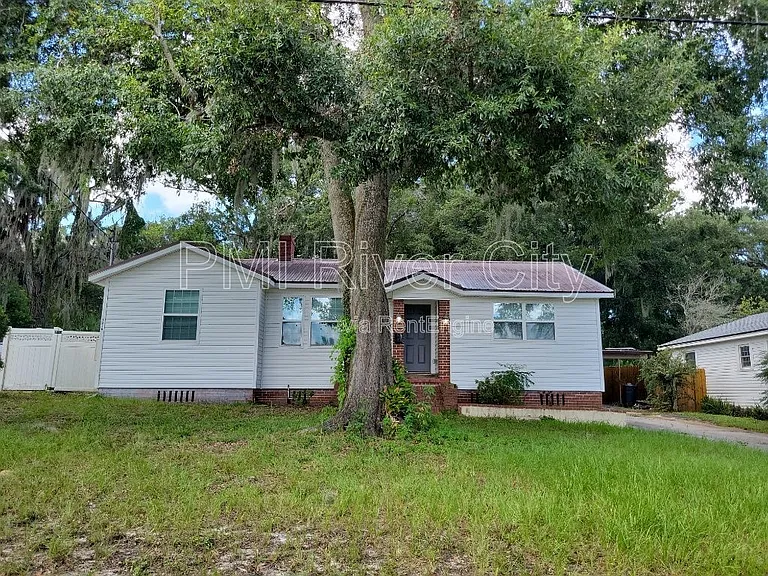 1356 River Hills Cir E — Photo 3