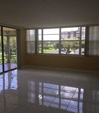 4th image of 1300 Saint Charles Pl APT 205