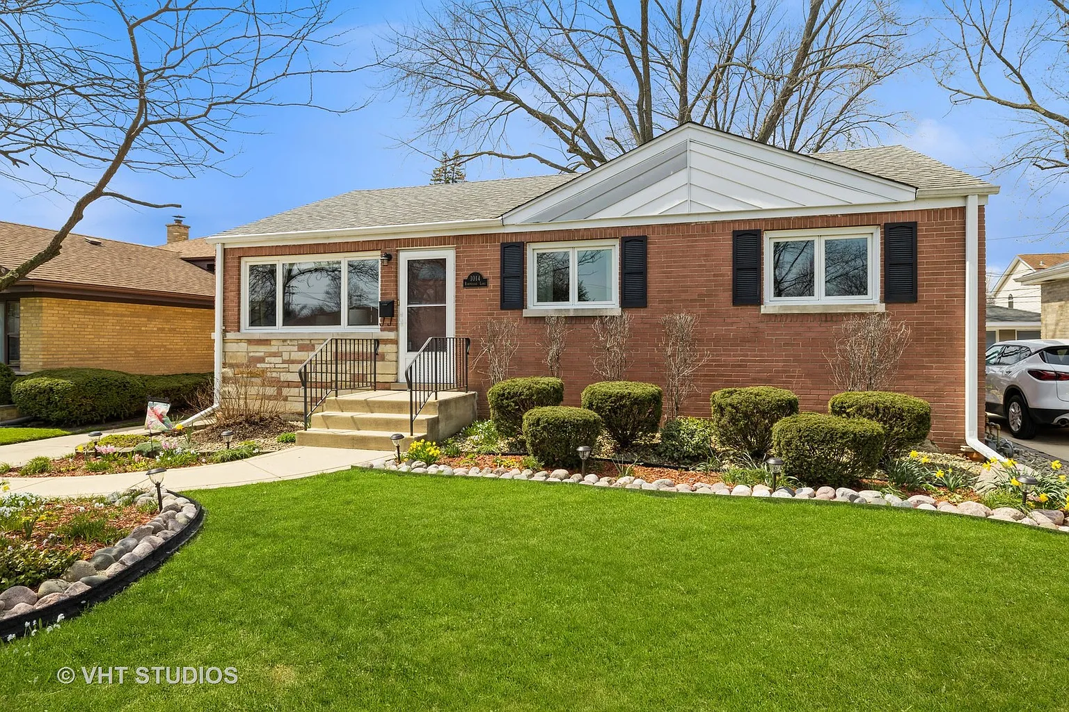 1014 Robinhood Ln photo 1
