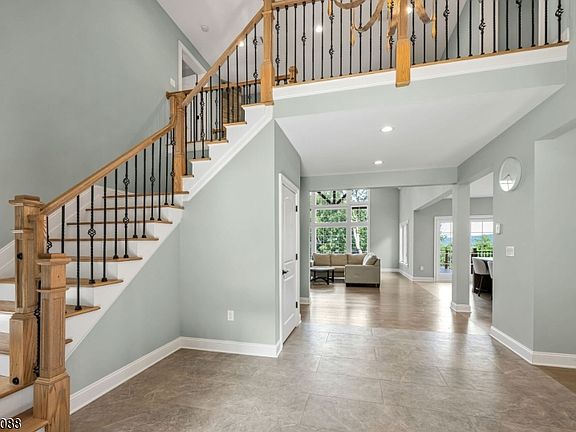 2nd image of 5 Vernon View Dr