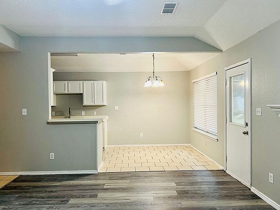 5th image of 6414 Woods Edge Dr