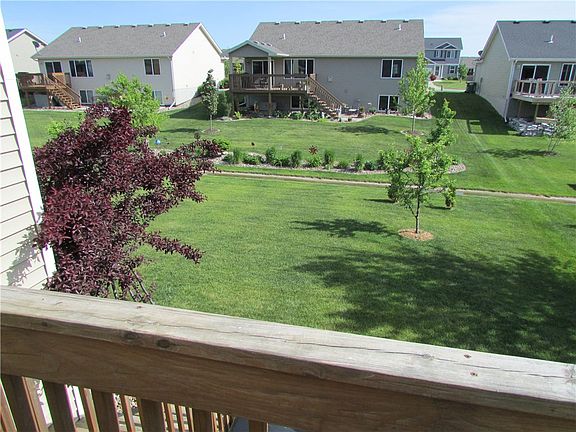 3rd image of 680 SE Wood Creek Dr
