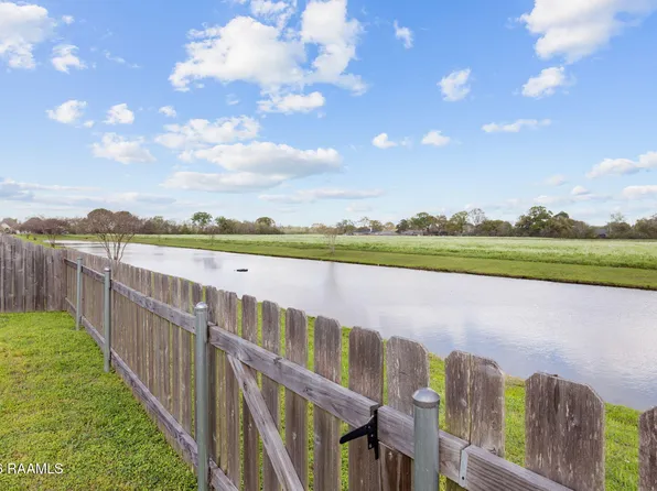 108 Timber Edge Dr, Youngsville, LA 70592