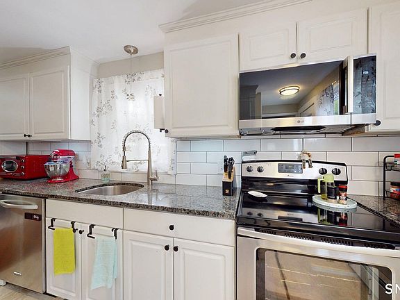 3rd image of 30 Alban Road