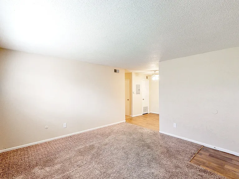 Skyline Apartments — Photo 27
