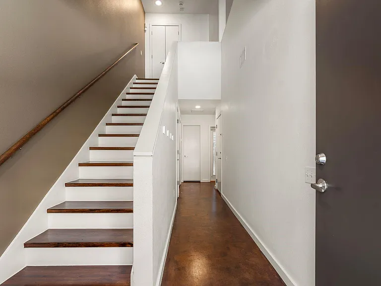 349 Sydnor St — Photo 4