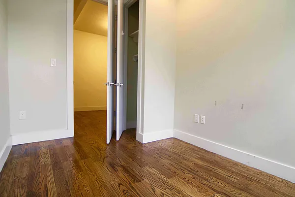 Rented by Nooklyn NYC LLC | media 32