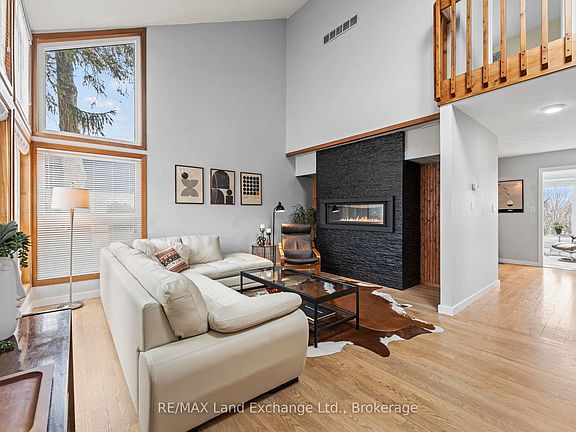 4th image of 222 Penetangore Row