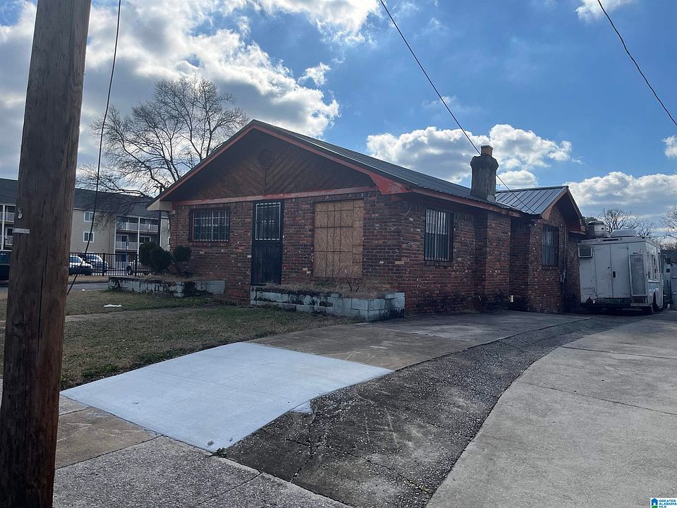 2nd image of 621 Jerry Coleman St