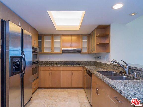 5th image of 13700 Marina Pointe Dr Unit 420