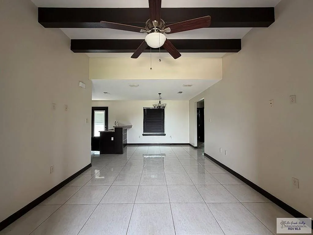 3 bed, 1170 sqft, $1,800 — Photo 2
