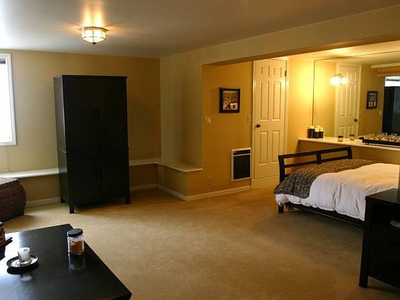 Living Room/Bed Area