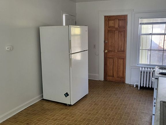 3rd image of 118 College Pl APT 1