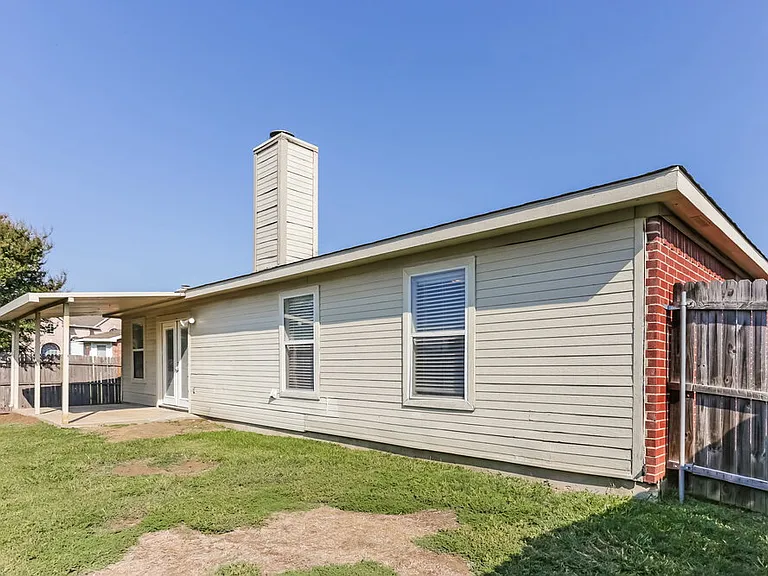 902 Beaufort Ct — Photo 16