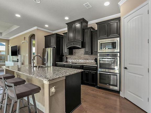 4th image of 4705 Periwinkle Dr