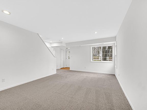 4th image of 5 College Ave