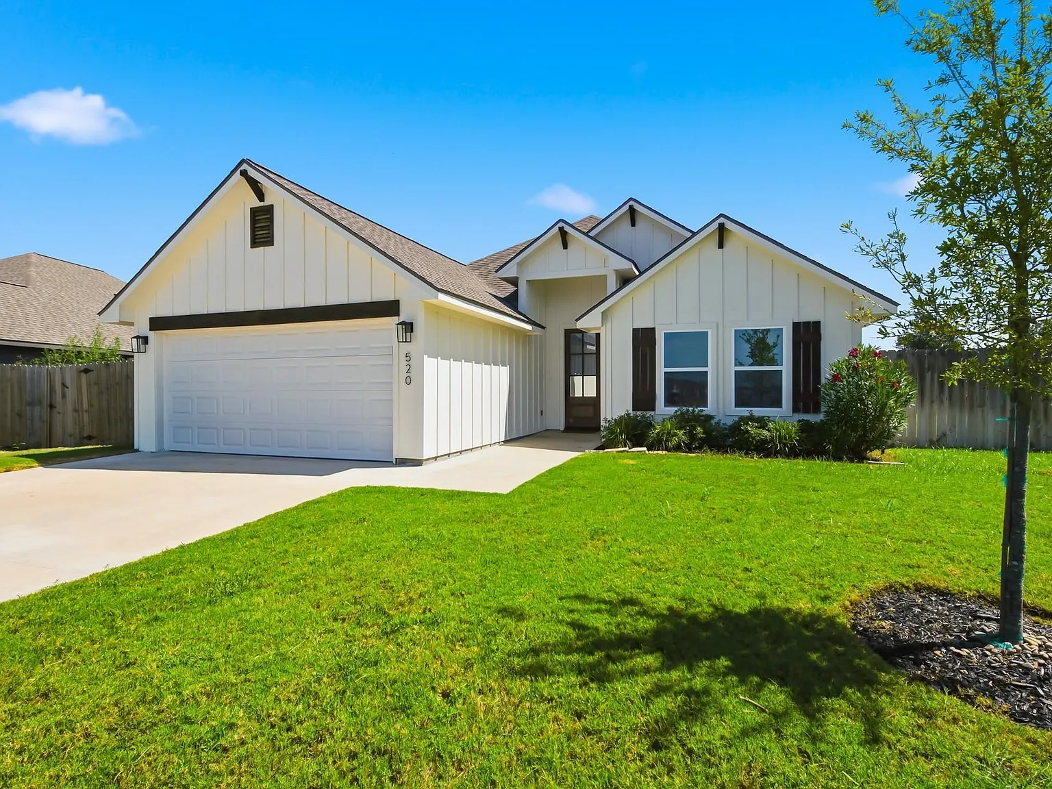 4 bed, 2.0 bath, 1747 sqft, $2,100 — Photo 2