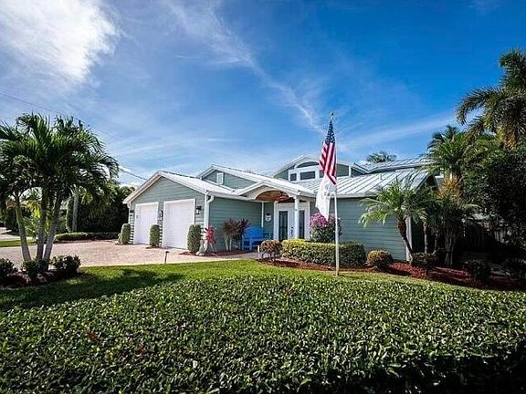 3rd image of 340 SW Beachway Avenue