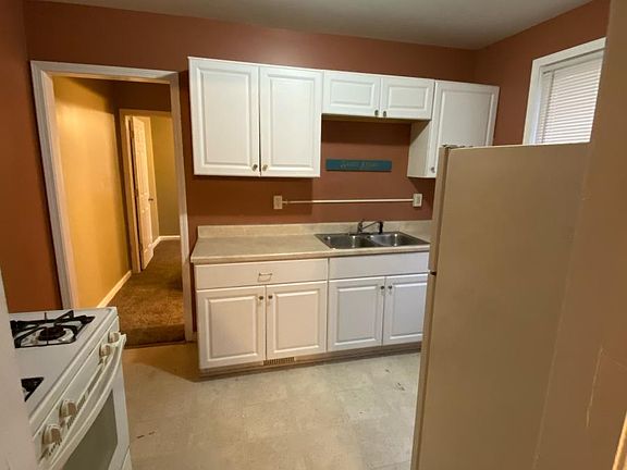 3rd image of 15361 Sorrento St APT 3