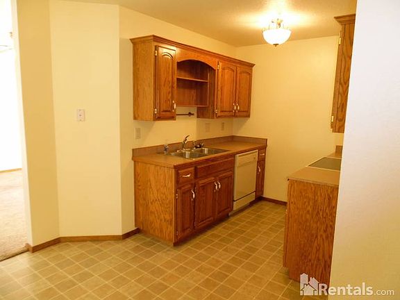 5th image of 1512 Hilldale Dr