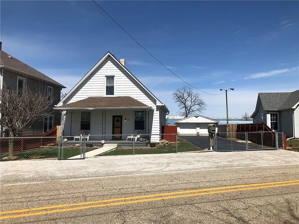2526 Maywood Rd photo 1