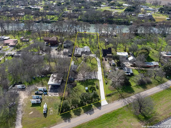 2747 W I 10, Seguin, TX 78155