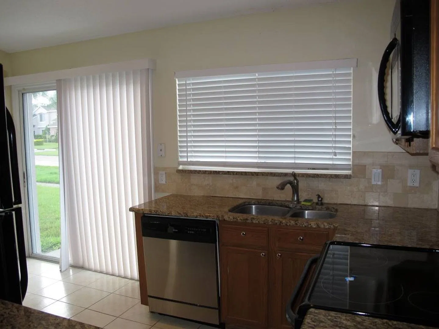 Beautiful Single Story Townhome in Keystone at Meadow Woods — Photo 4