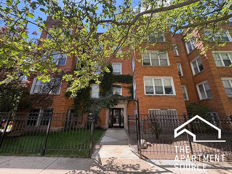 6300 N Oakley Ave #1 — Photo 1