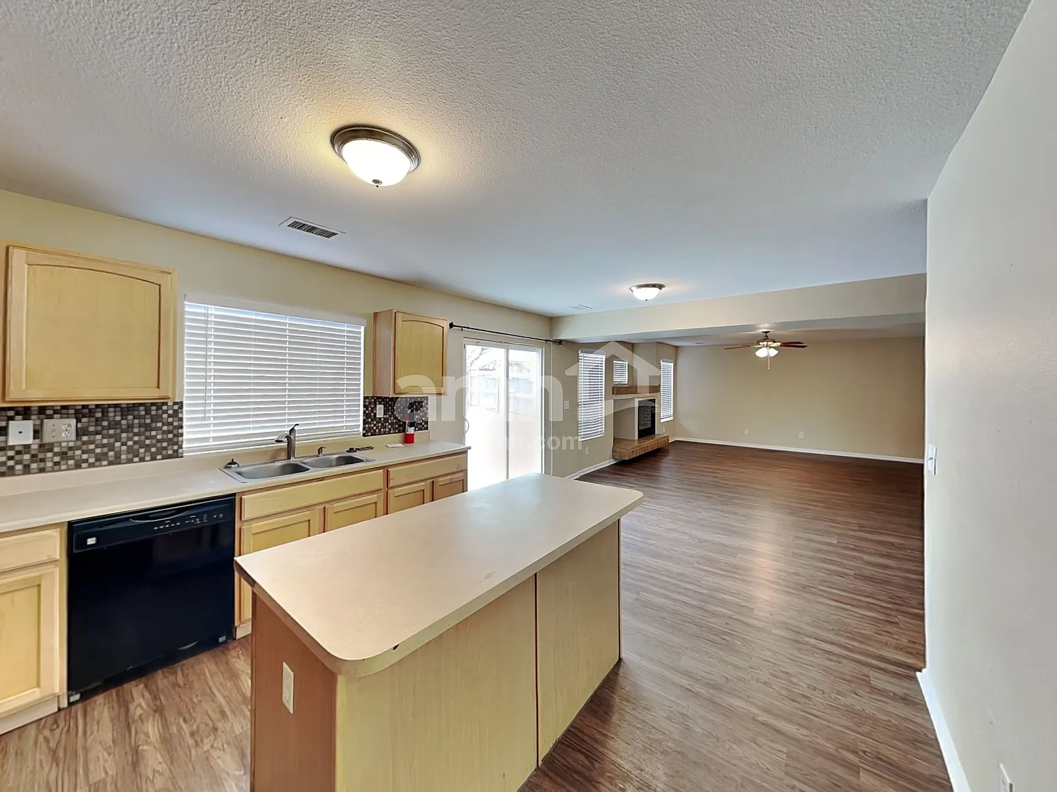 4 bed, 2.5 bath, 2718 sqft, $3,315 — Photo 4