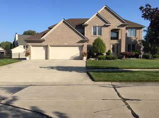 21105 Fairfield Dr, Macomb, MI