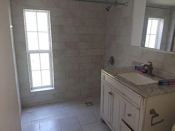 2nd image of 3510 Wiltshire Dr