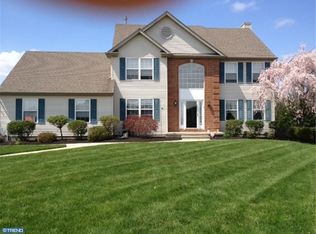 3 Lake Narraticon Dr, Woolwich Township, NJ 08085