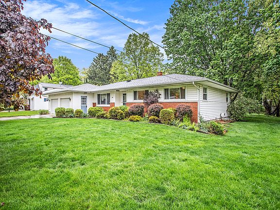 3rd image of 548 East Dr