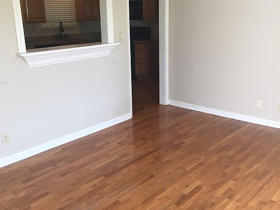 3rd image of 105 Deer Dr